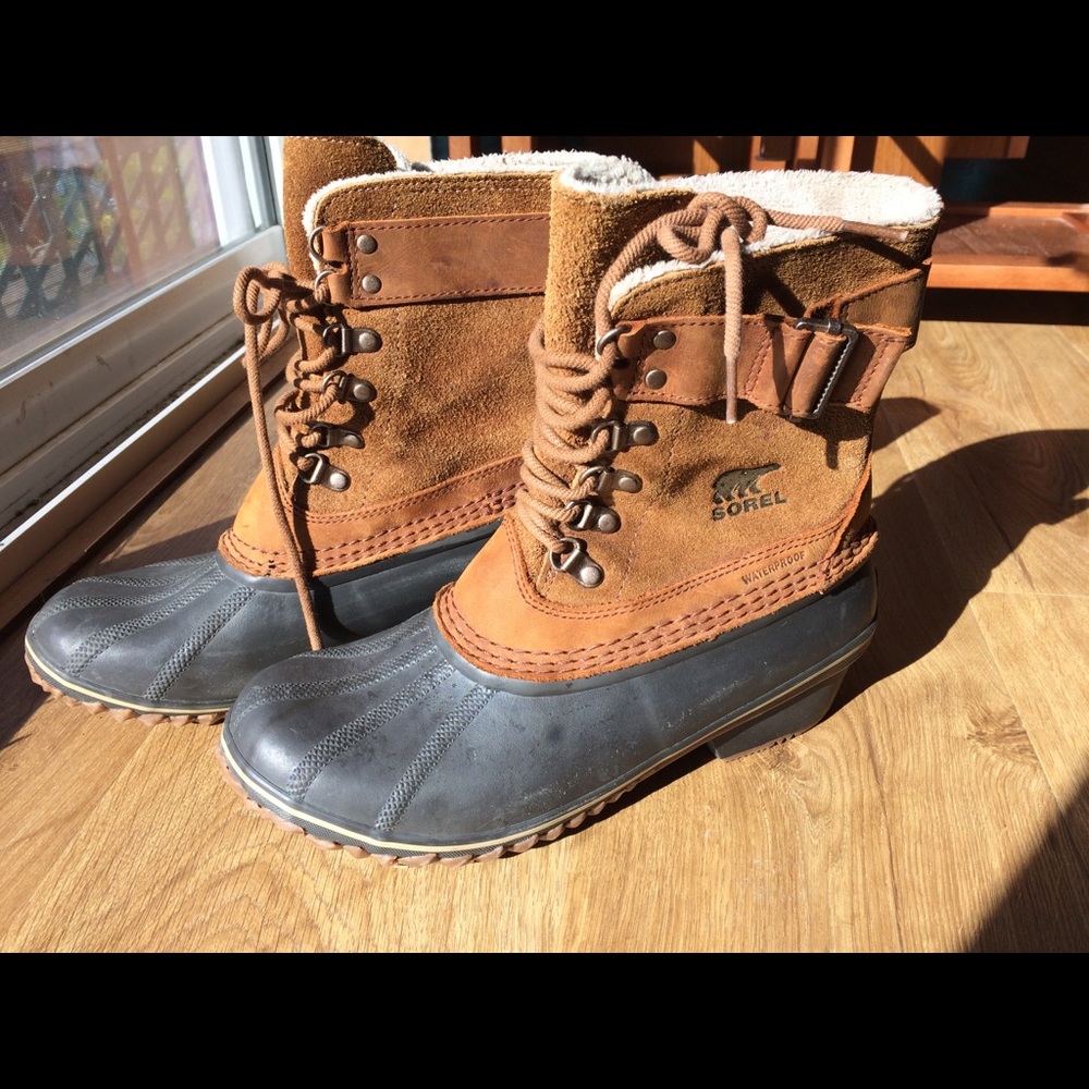 Sorel winter fancy lace up winter boot size 9.5